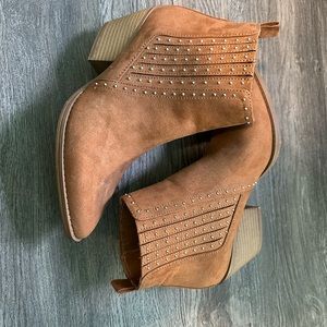 Maurice’s Brown Beaded Ankle Boots. size 9. Worn once.